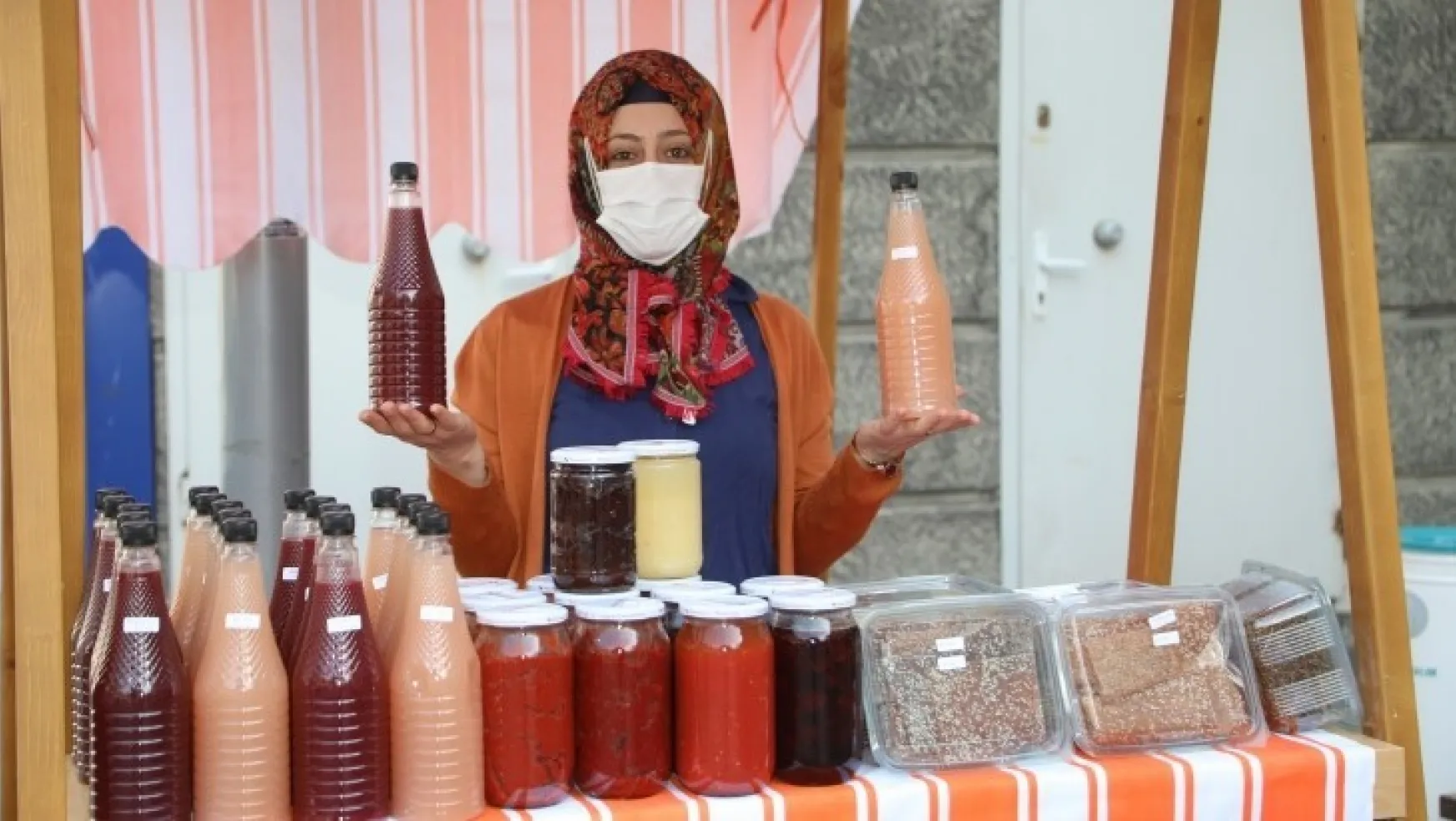 Malatya'nın İlk 'Hanımeli Pazarı' Gazi Parkı'nda Açıldı