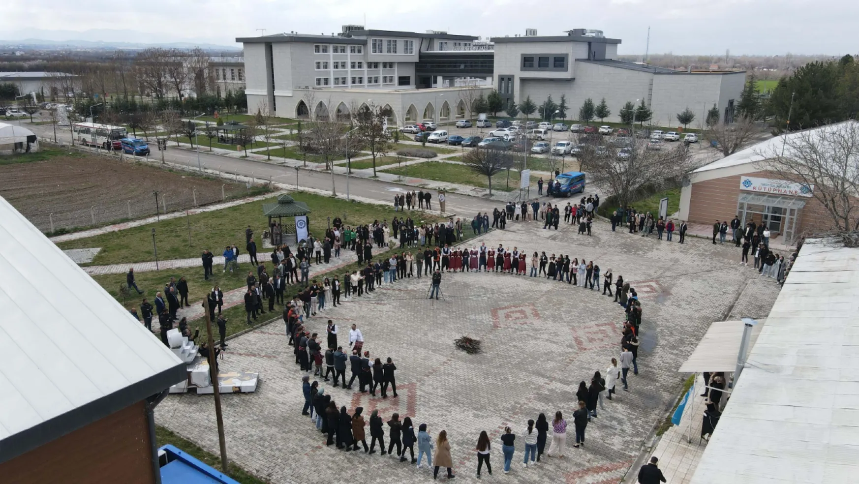 Malatya Turgut Özal Üniversitesi'nde Nevruz Kutlamaları Gerçekleştirildi.