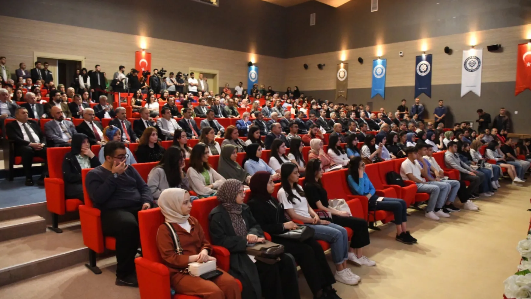 Malatya Turgut Özal Üniversitesinde 'Turgut Özallı Yıllar' Konferansı Düzenlendi