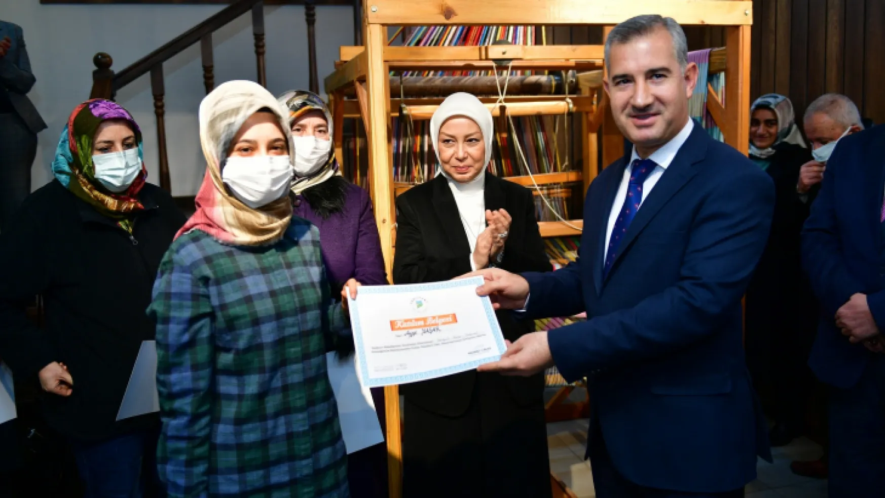 Milletvekili Çalık İle Belediye Başkanı Çınar, Halı Dokuma Kursu Sertifika Törenine Katıldı