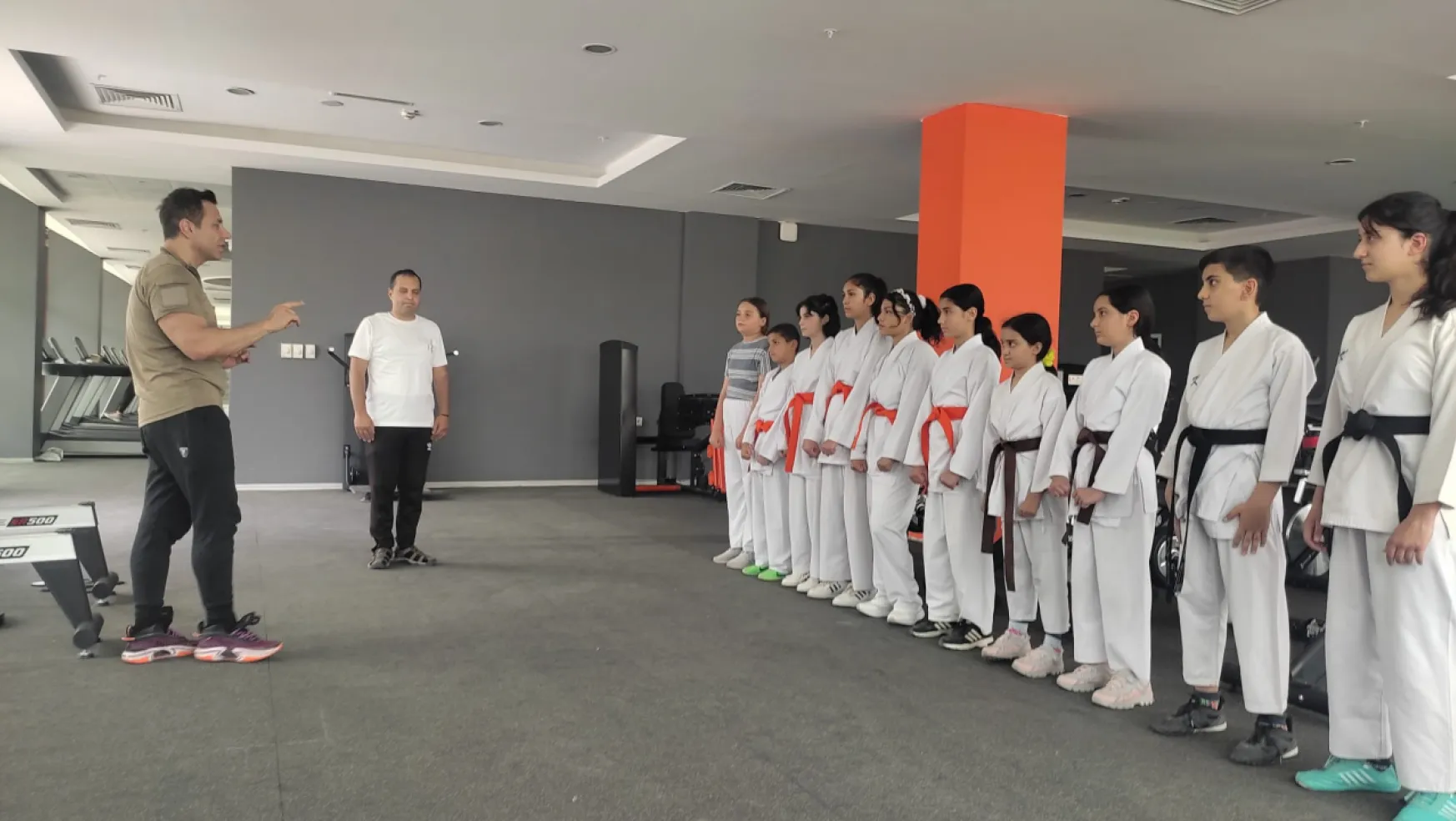 Özhan AKIN Depremzede Olan Karate Ve Oryantiring Sporcuları'na Atletik Performans Semineri Verdi.