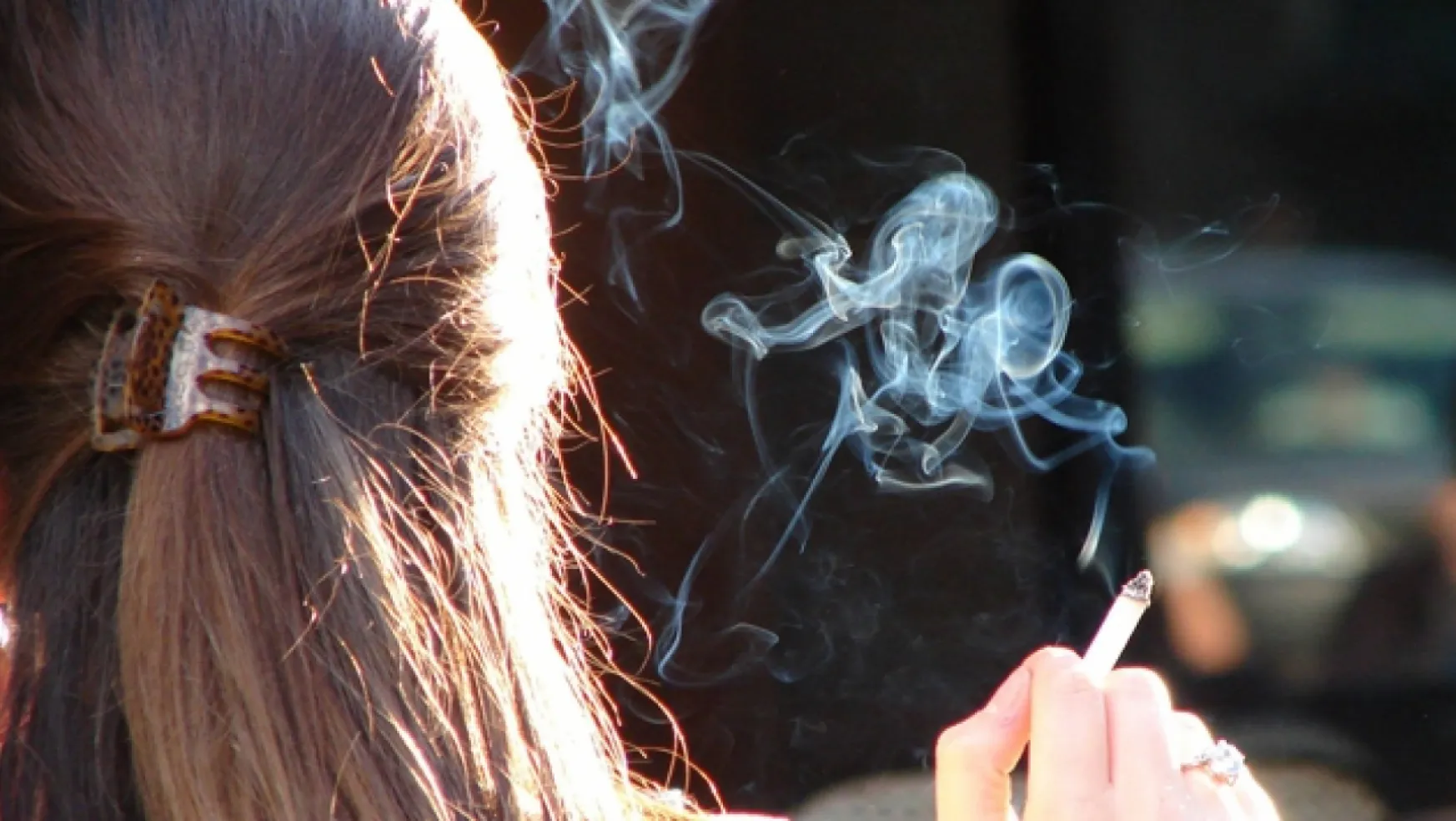 Sigara ve alkol zamları tüketimi düşürmüyor: Sorun psikolojik