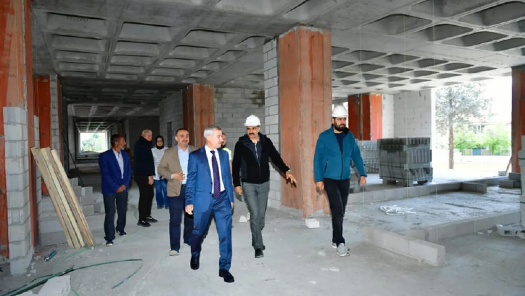 Başkan Çınar, Yapımı Tüm Hızıyla Devam Eden Yeni Belediye Hizmet Binasını İnceledi
