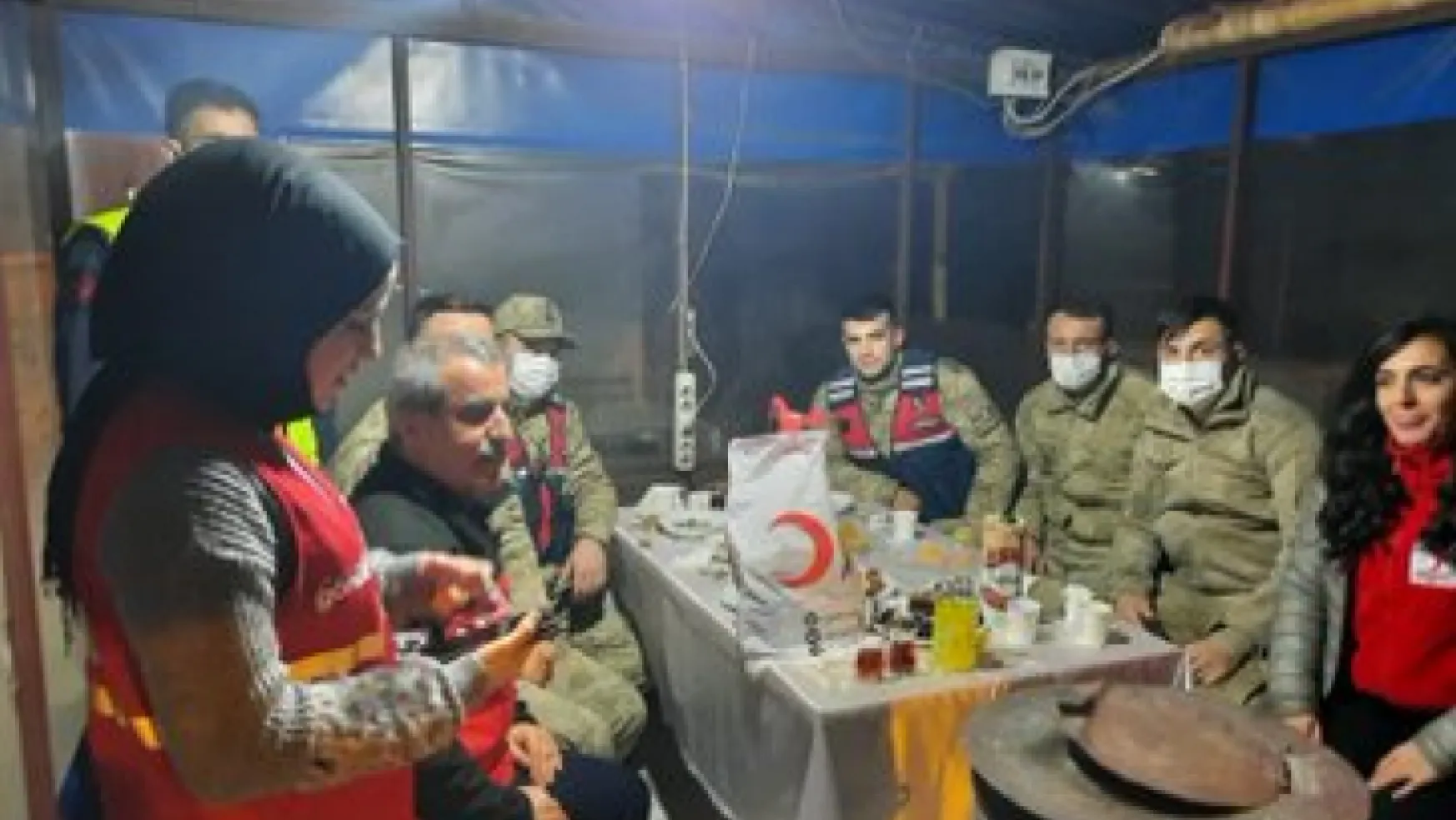 Türk Kızılayı Yeni Yılda Polisleri Ziyaret Etti