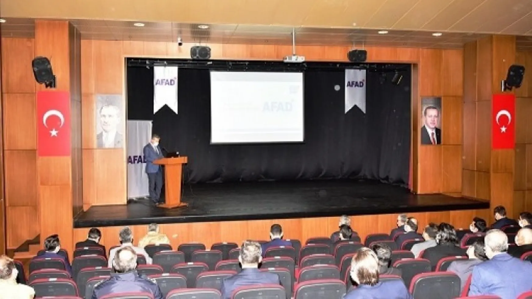 Vali Baruş Başkanlığında, AFAD Eğitim Yılı Bilgilendirme Toplantısı Düzenlendi