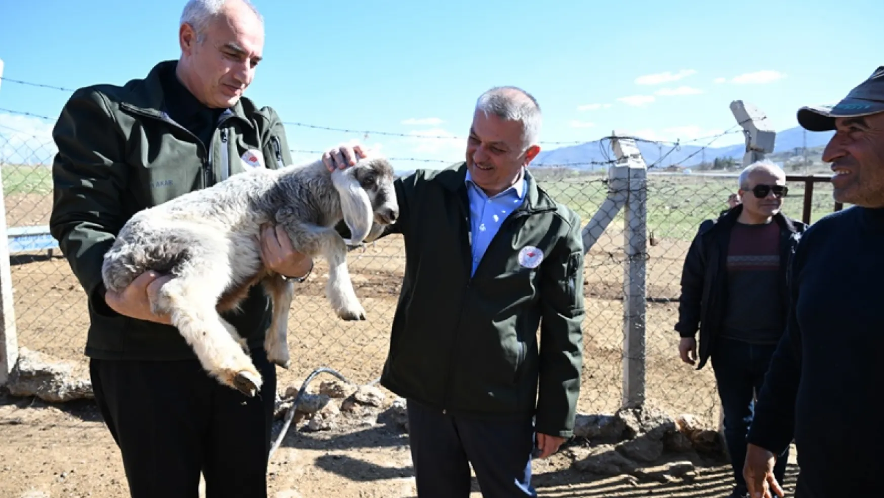 Vali Ersin Yazıcı'dan İlimizde Faaliyet Gösteren Hayvancılık İşletmelerine Ziyaret