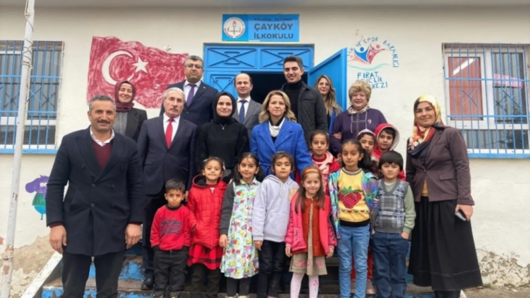 Vali Hulusi Şahin'in Eşi Malatya Gönül Elçileri Temsilcisi Ebru Şahin Köy Okulları Ziyaretlerine Devam Ediyor.