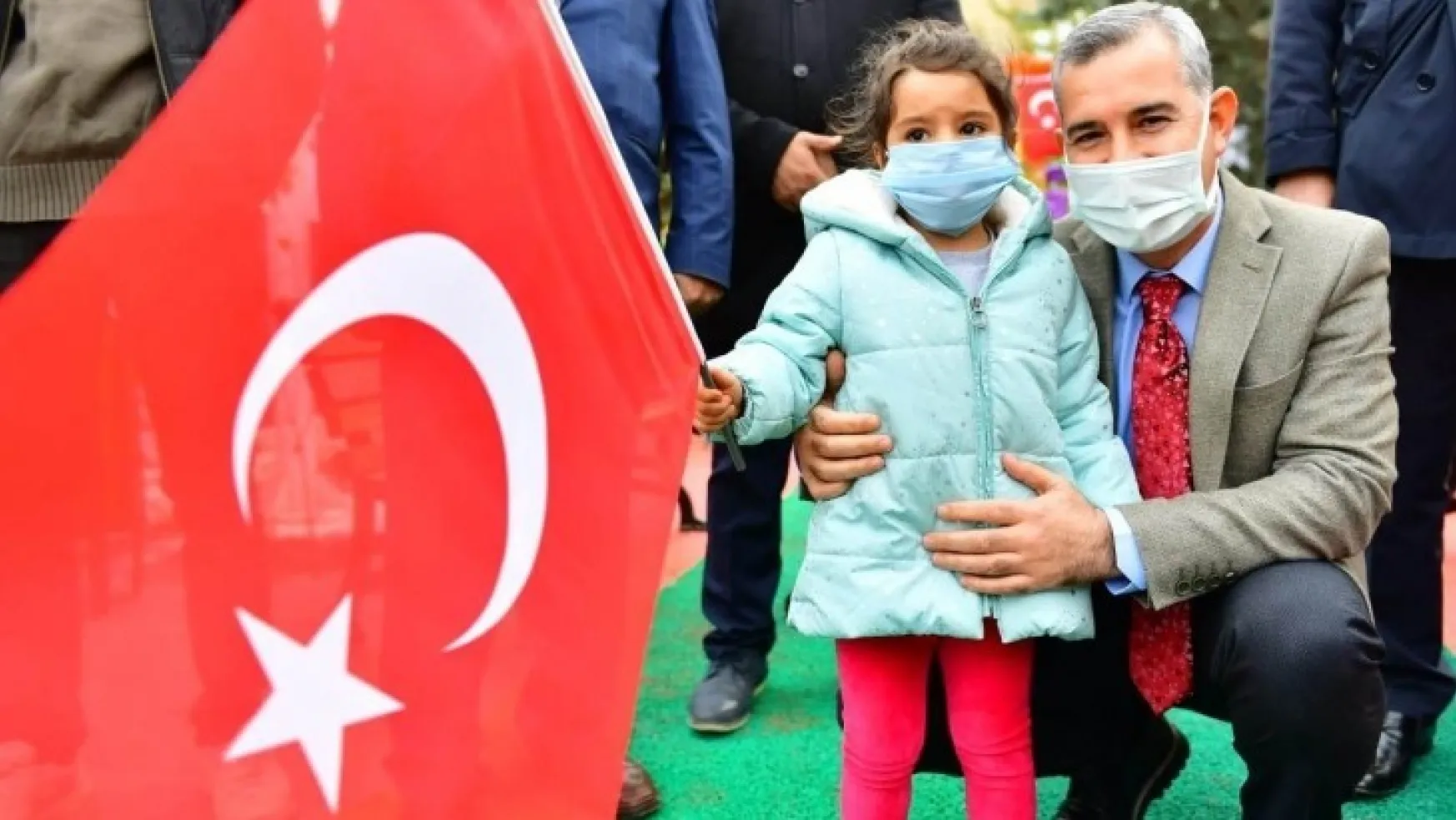Yeşilyurt Belediye Başkanı Mehmet Çınar'dan 23 Nisan Ulusal Egemenlik Ve Çocuk Bayramı Kutlama Mesajı