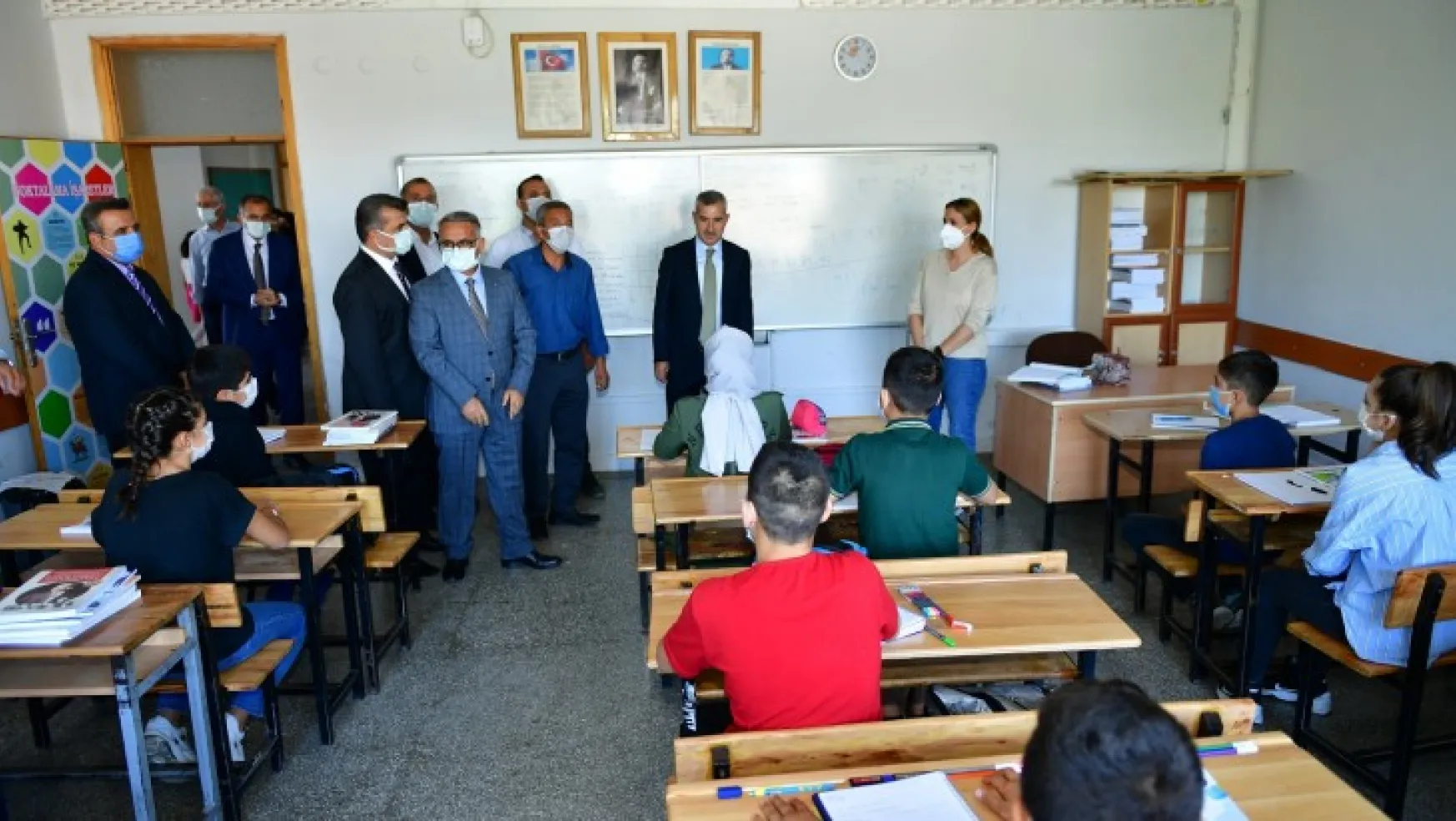 Yeşilyurt Belediye Başkanı Mehmet Çınar, Okulları Ziyaret Edip, Öğrencilerle Buluştu