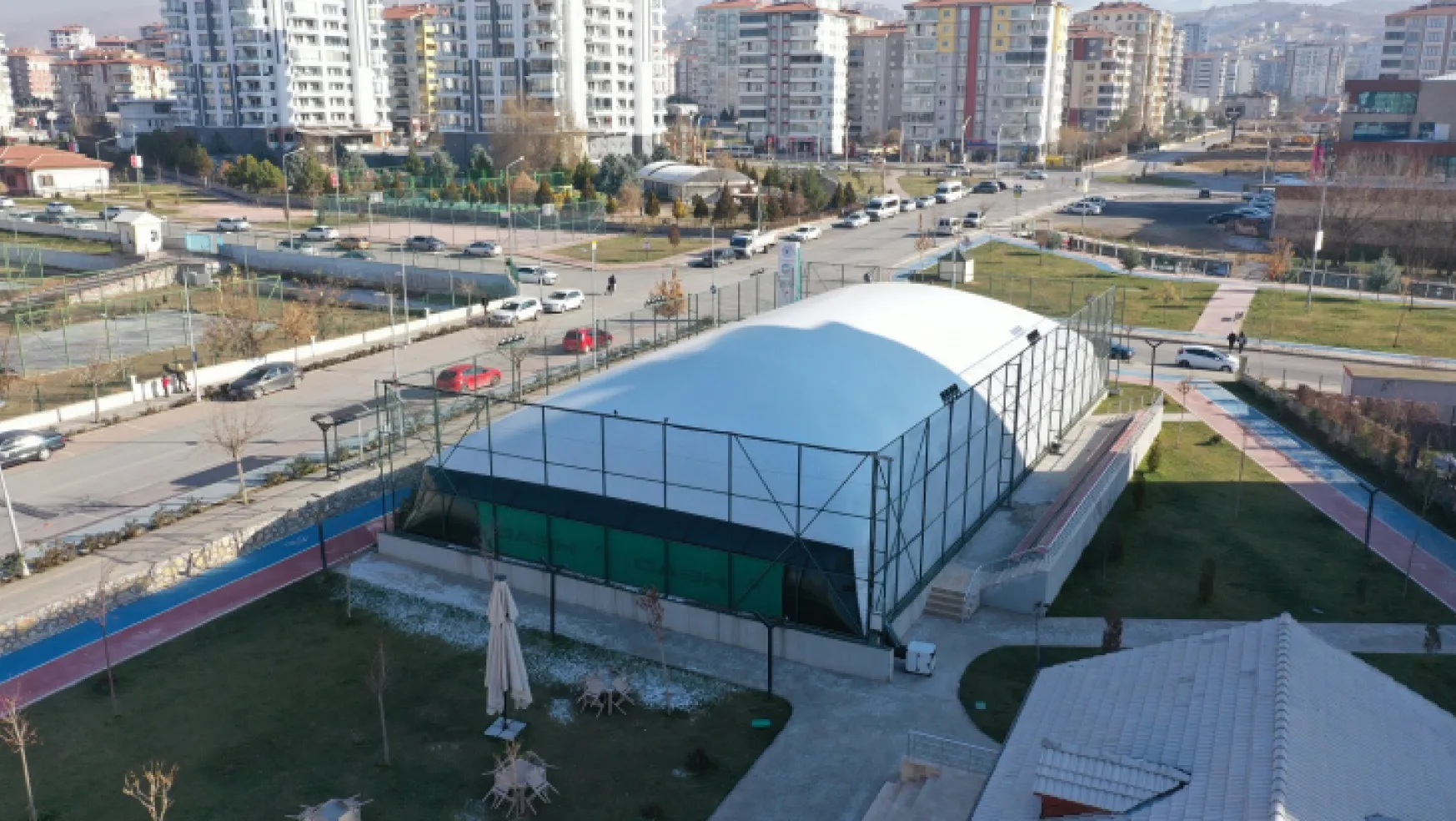 Yeşilyurt Belediyesi Malatya'da İlk Kez Balon Kort Kaplama Tenis Alanı Kurdu