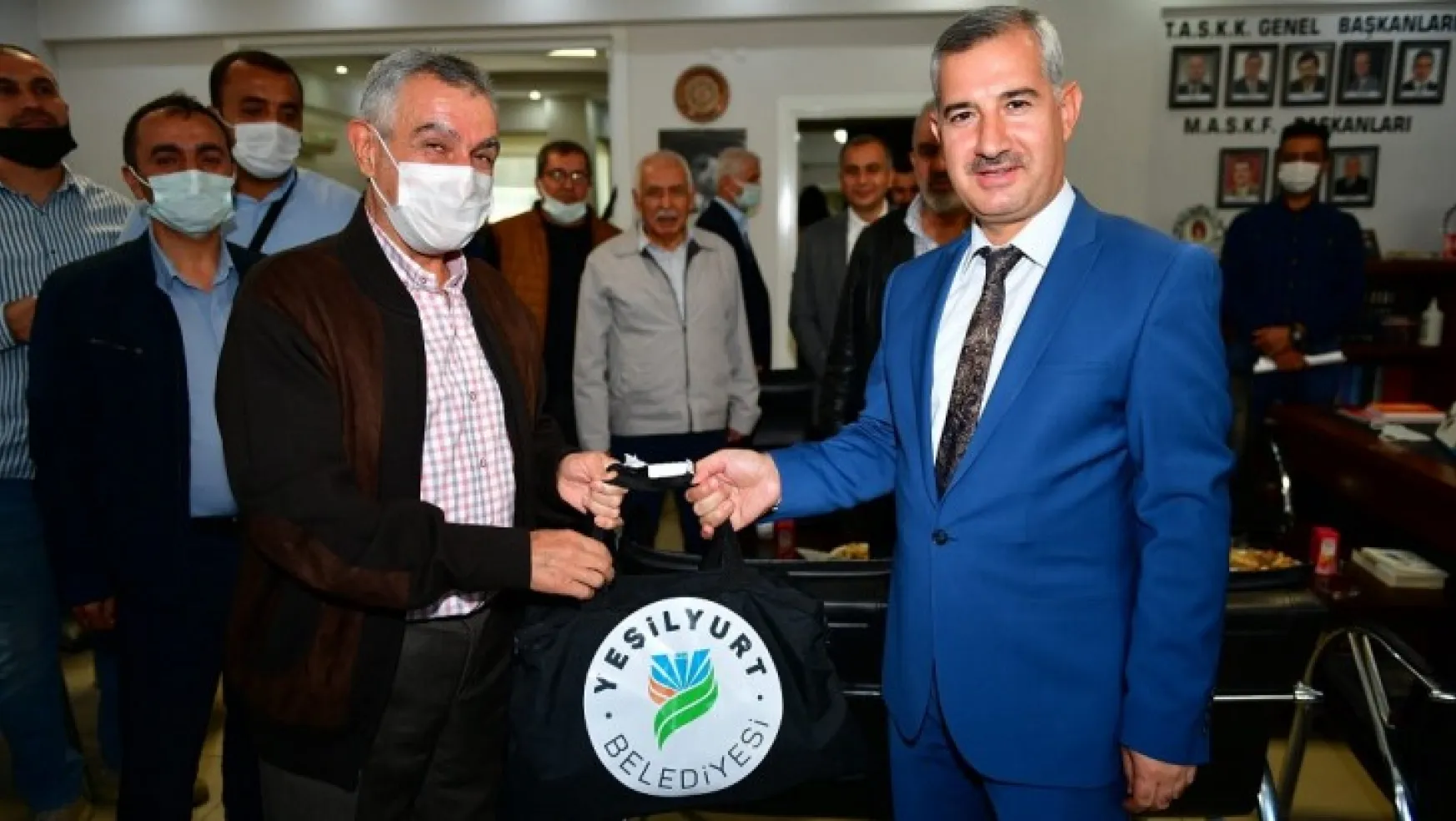 Yeşilyurt Belediyesi'nden Amatör Spor Kulüplerine Eşofman Desteği!
