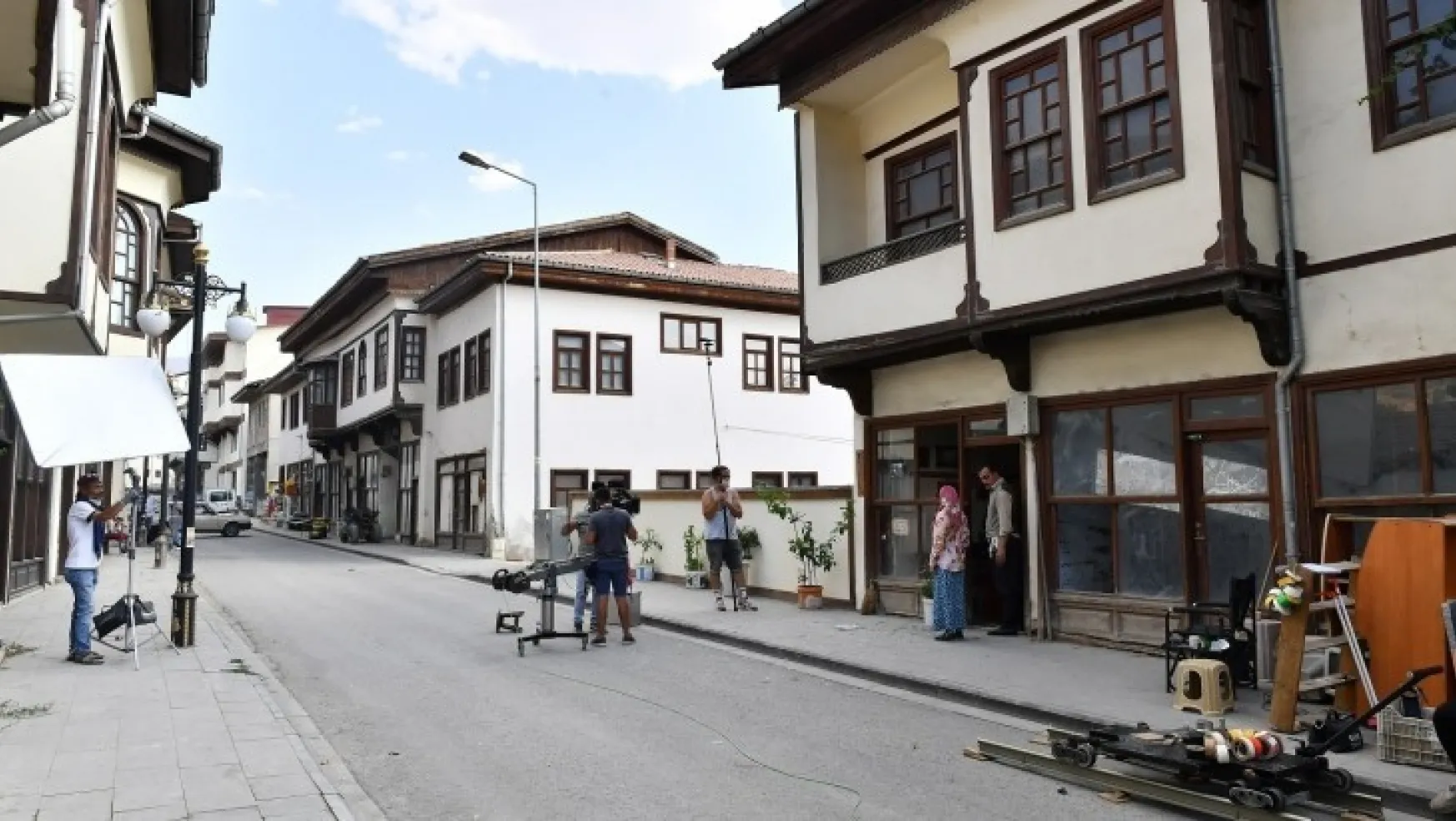 'Zalo' Filminin Çekimleri Tarihi Konaklar, Cadde Ve Parklarda Devam Ediyor