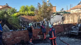 Battalgazi'de ev ve traktör alevlere teslim oldu