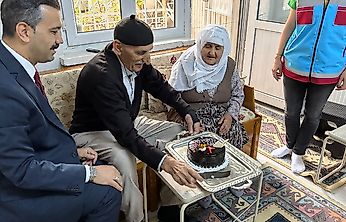 1 Ekim Dünya Yaşlılar Günü'nde 3 Yaşlıya Doğum Günü Sürprizi