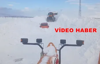 2 Metreyi Aşan Karda Mahsur Kalan Araçlar Kurtarıldı