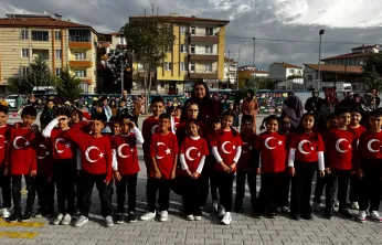 29 Ekim Kutlamaları Malatya'da Coşkuyla Sürdü: Minik Öğrencilerden Anlamlı Performans
