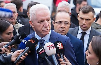 7 Katlı Binanın 3 Katı Çöktü: Enkaz Altında 6 Kişi Var