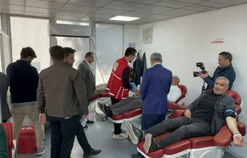 Ak Parti Malatya'dan Kızılay Haftasına Anlamlı Destek