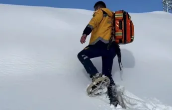 Ambulans İlerlemedi, Sağlıkçılar Yürüdü