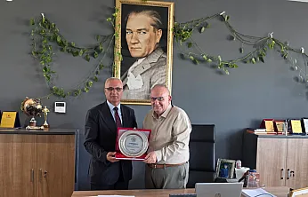 Arguvan'da Doğalgaz Çalışmalarına Katkı Sunan Güngör Ateş'e Teşekkür Plaketi