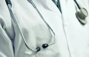 Bakanlık, sosyal medyada reklam yapan doktorlar hakkında suç duyurusunda bulunacak