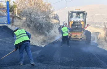 Banazı Yeni Mahallesi'nin Yolları Yenileniyor: 3 Kilometrelik Sıcak Asfalt Çalışması Başladı