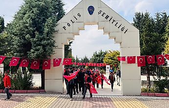 Başkan SELAĞZI Geleceğimizin Teminatı Öğrencilerimizi Şehitlikte Buluşturdu