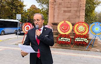 Basri İlhan'dan 29 Ekim'de Atatürk Anıtı'na Çelenk