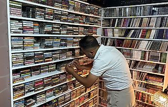 Bir Plakçalarla Başladı: Malatyalı Mustafa'nın 15 Bin Parçalık Nostalji Dünyası