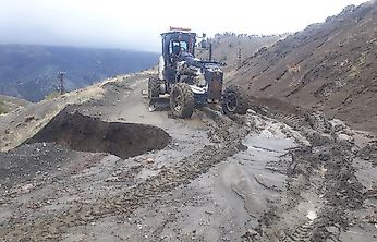 Büyükşehir Ekipleri Kırsal Yollarda Gece Gündüz Sahada