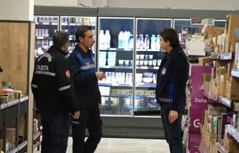 Büyükşehir Zabıtasından Kurallara Uymayan İş Yerlerine Kapatma Cezası