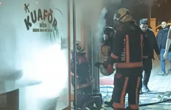 Cezmikartay Caddesi'nde Yangın Paniği: İtfaiye Ekipleri Hızlı Müdahale Etti