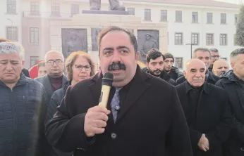 CHP'den İnönü Anıtı'na Çelenk: 'Büyük Liderin Önünde Saygıyla Eğiliyoruz'