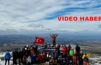 Çökelez Dağı'nda Anlamlı Yürüyüş: Zirvede Türküler Yankılandı