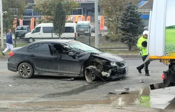 Çöp Kamyonuna Arkadan Çarptı, Ölümden Döndü