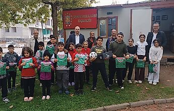 Çöşnük'te Minik Ressamlar Ödüllerine Kavuştu