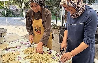 Darende'de Geleneksel Kış Lezzetleri İçin Yoğun Mesai