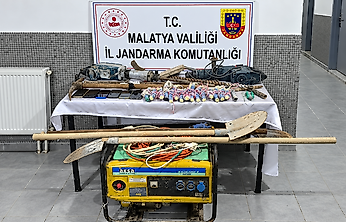 Darende'de Kaçak Kazıya Suçüstü: 15 Dinamit Ele Geçirildi