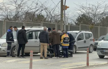 Direksiyon Başında Rahatsızlanan Sürücü Kaldırıma Çarptı