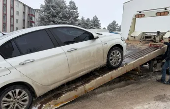 Doğanşehir'de Kaputa Sıkışan Kedi İçin Seferberlik