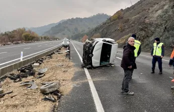 Doğanşehir'de Trafik Kazası: Lastik Patladı, Araç Devrildi