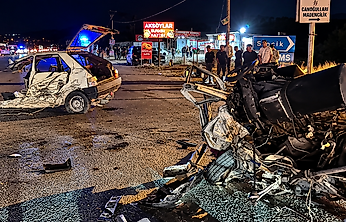 Elazığ Yolu'nda Can Pazarı: 3 Otomobil Çarpıştı