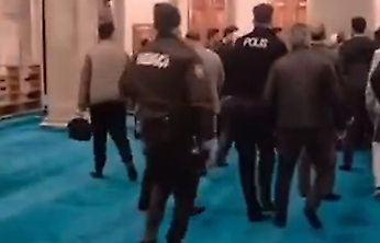 Eyüpsultan Camii'nde korku dolu anlar: Tartıştığı kişiye karşı silahını ateşledi