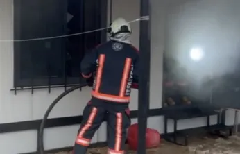 Gazi Mahallesinde Konteyner Yangını Korkuttu