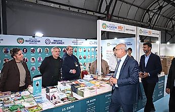'Gördüğüm En Güzel Fuar Burası!' Malatya Kitap Fuarı'na Övgü Yağdı