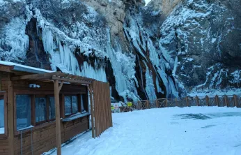 Günpınar Şelalesi Açık Hava Buz Müzesine Döndü