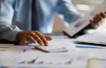 Hizmet Sektöründe Yıllık Büyüme, Aylık Daralma