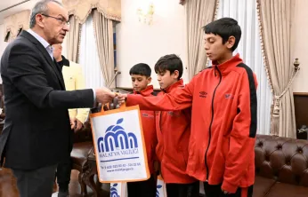 Hokeyde Malatya Rüzgârı: Milli Takım Kampına Davet Edilen Sporculardan Vali'ye Ziyaret