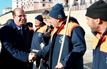 İkizce TOKİ'de Ortak Alanlar Pırıl Pırıl: Temizlik Çalışmaları Periyodik Olarak Sürüyor