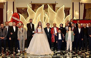 İrem ve Eren'in Düğününde Siyaset ve İş Dünyası Buluştu
